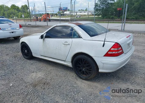 2001 Mercedes-Benz Slk 320 z USA, uszkodzony, nr VIN WDBKK65F51F222565